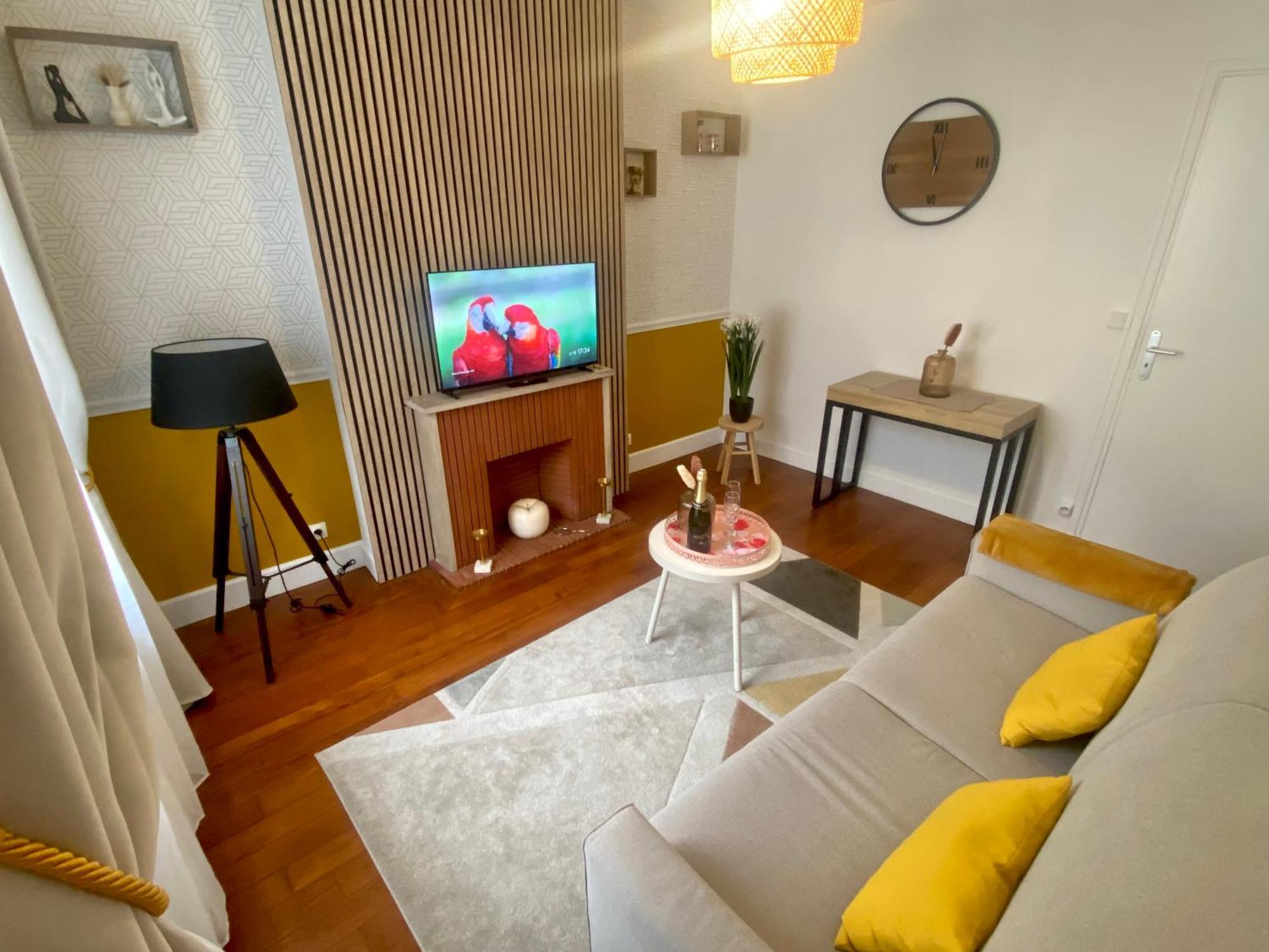 Le Cocon De La Tour -Vip-Compiegne-Hyper Centre Apartment ภายนอก รูปภาพ