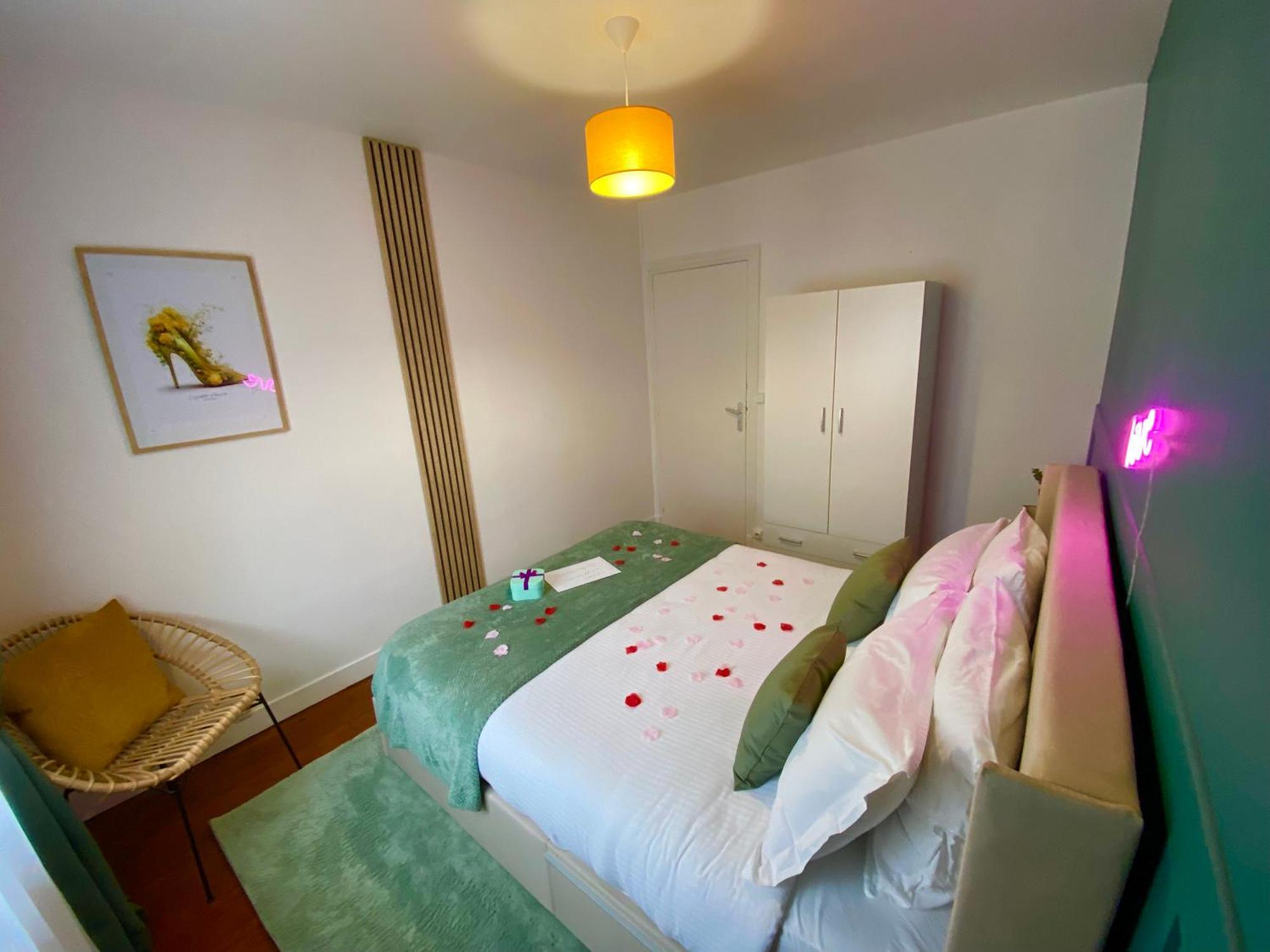 Le Cocon De La Tour -Vip-Compiegne-Hyper Centre Apartment ภายนอก รูปภาพ