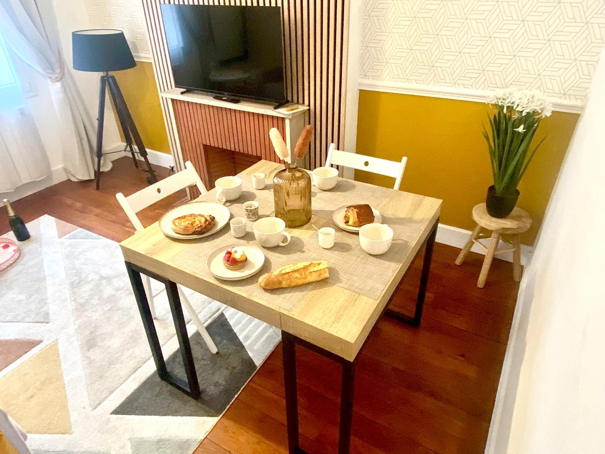 Le Cocon De La Tour -Vip-Compiegne-Hyper Centre Apartment ภายนอก รูปภาพ